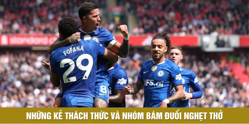 Những kẻ thách thức và nhóm bám đuổi nghẹt thở Những kẻ thách thức và nhóm bám đuổi nghẹt thở